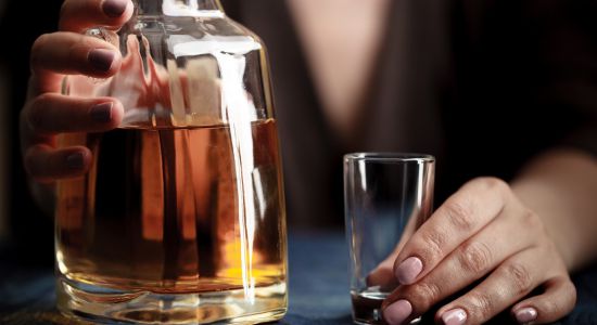 Quando é que uma pessoa é considerada alcoólatra?