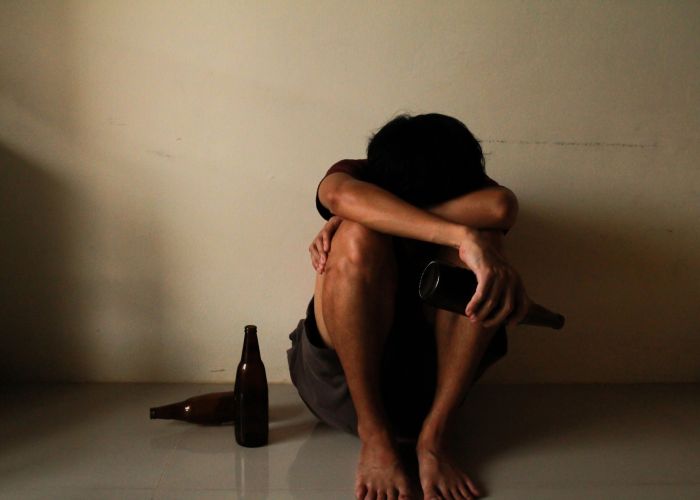 Síndrome de abstinência: sintomas, fases, riscos e por que não tratar sozinho em casa